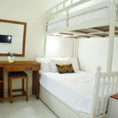 KJ Inn Senggigi Bagian luar foto